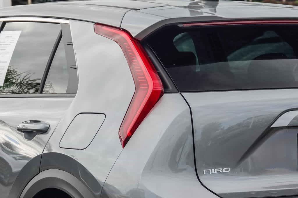 Thumbnail: 2025 Kia Niro - 7