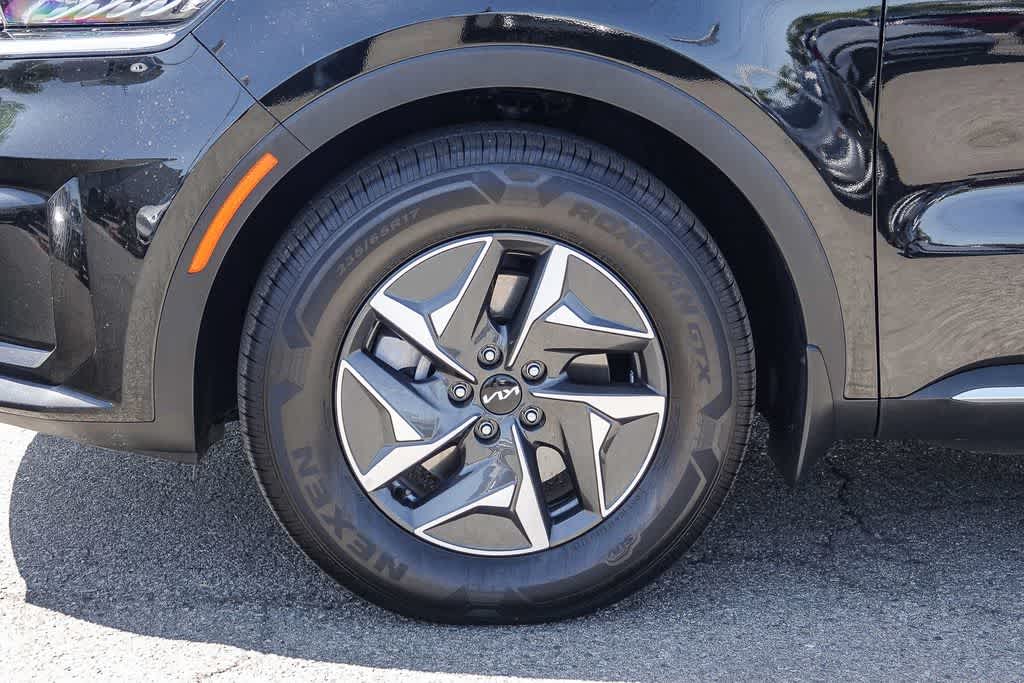 Thumbnail: 2023 Kia Sorento - 9