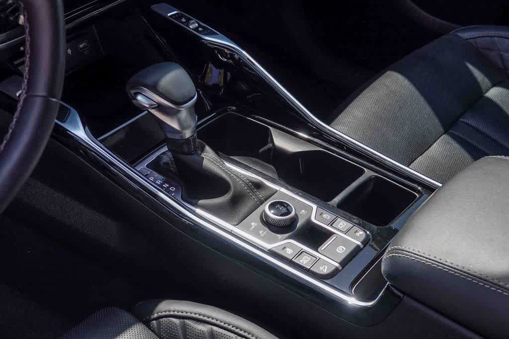 Thumbnail: 2023 Kia Sorento - 18