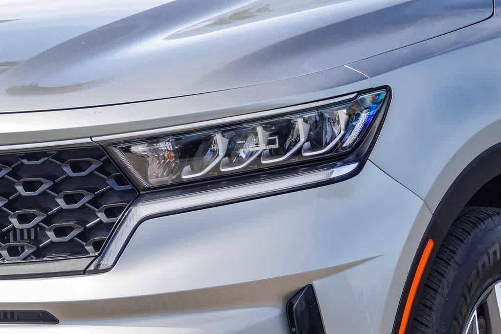 Thumbnail: 2023 Kia Sorento - 8