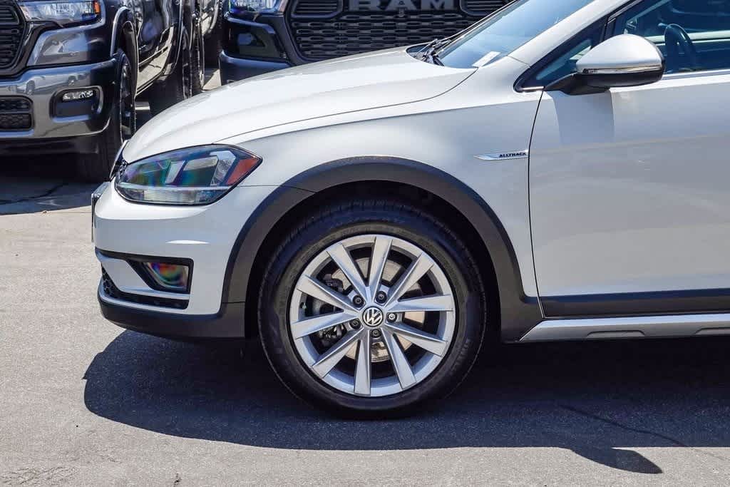 Thumbnail: 2019 Volkswagen Golf - 9