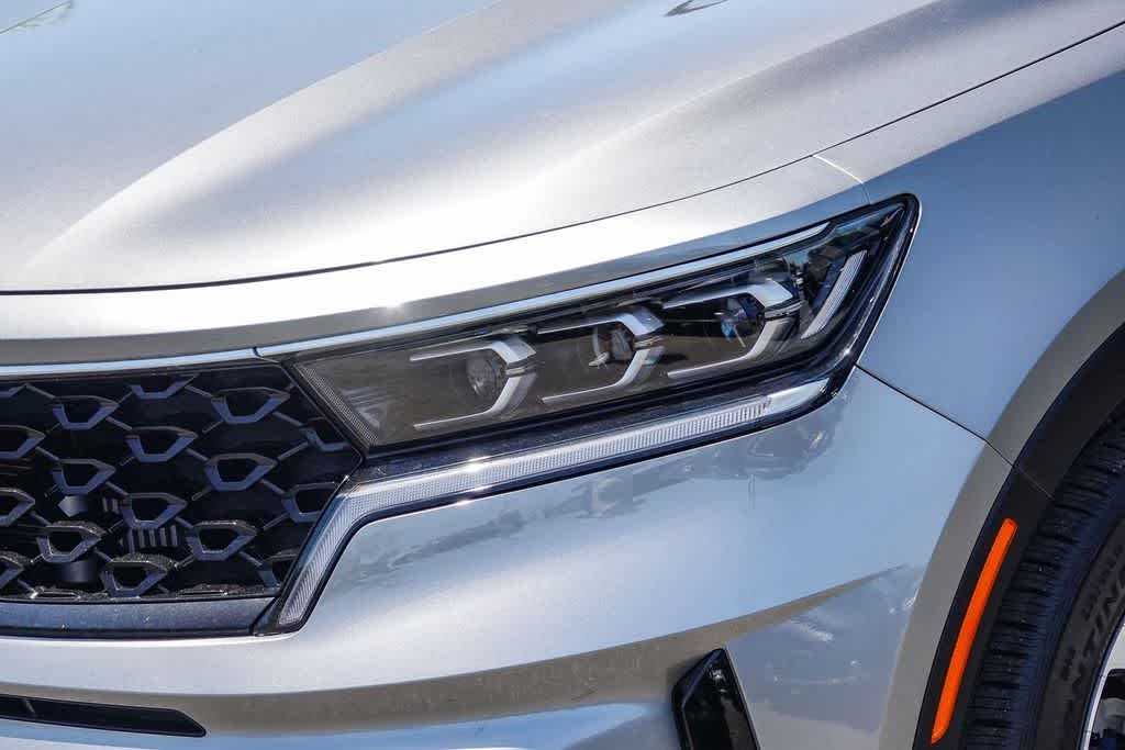 Thumbnail: 2023 Kia Sorento - 8