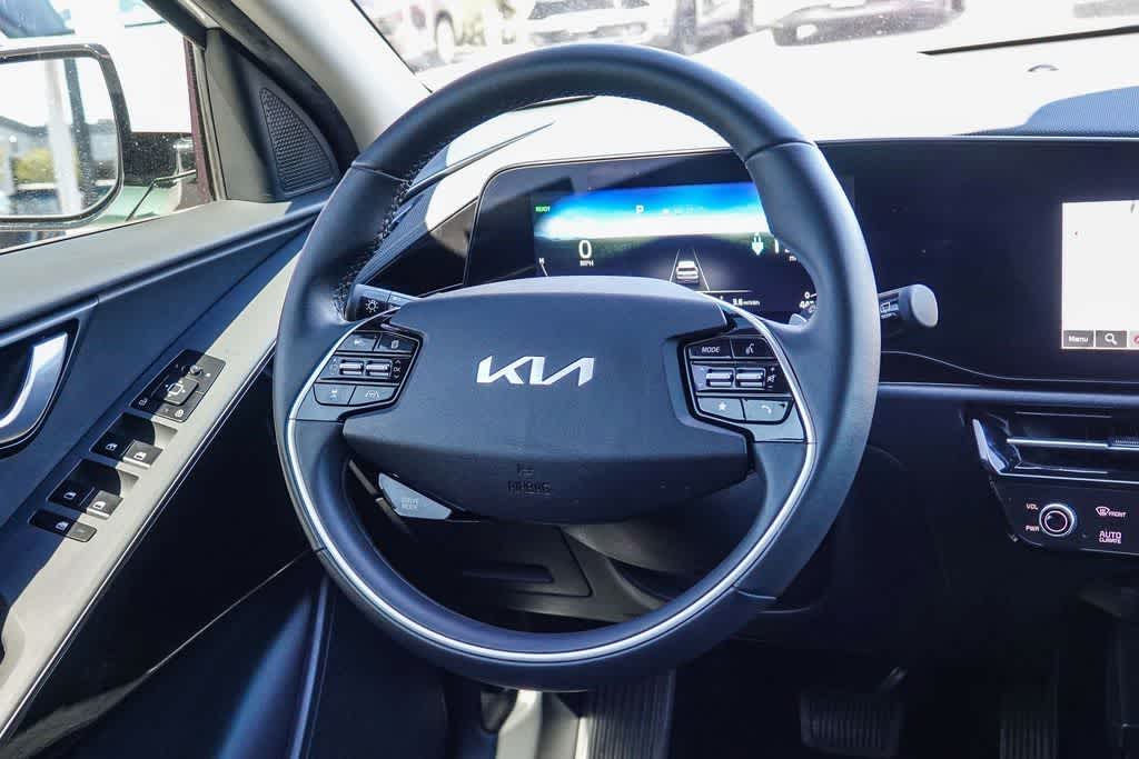 Thumbnail: 2023 Kia Niro - 14