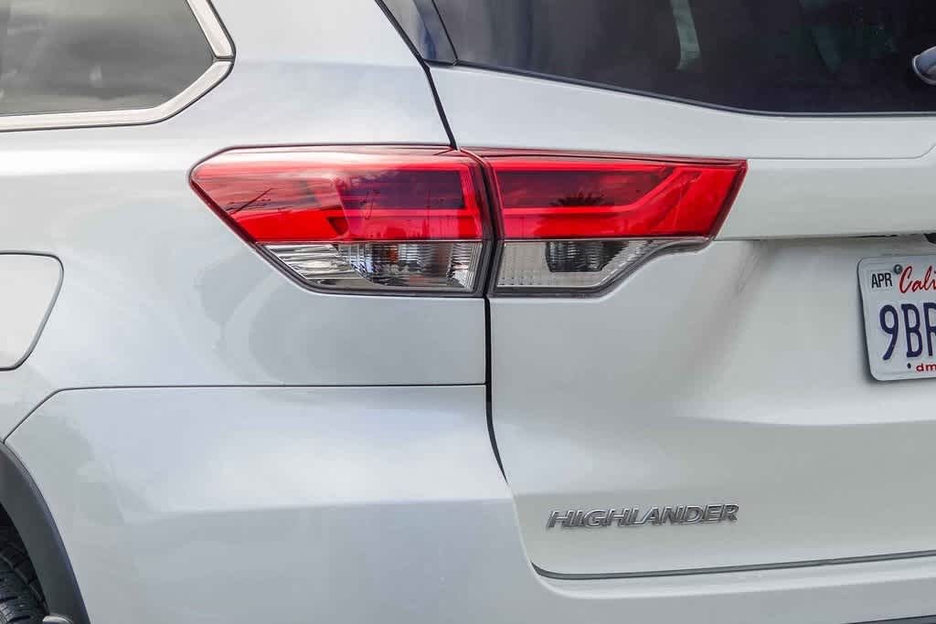 Thumbnail: 2019 Toyota Highlander - 7
