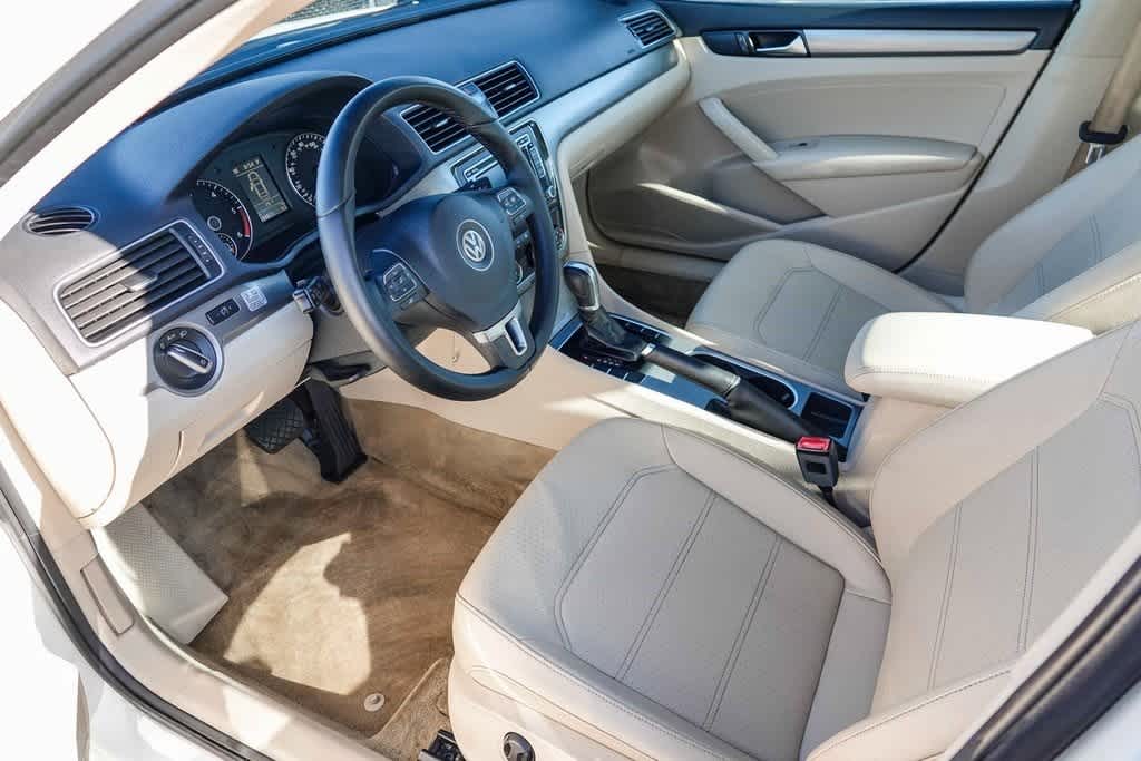 Thumbnail: 2014 Volkswagen Passat - 16