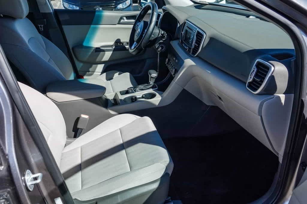 Thumbnail: 2017 Kia Sportage - 16