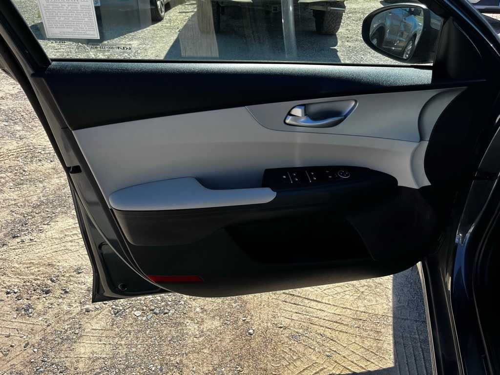 Thumbnail: 2023 Kia Forte - 13