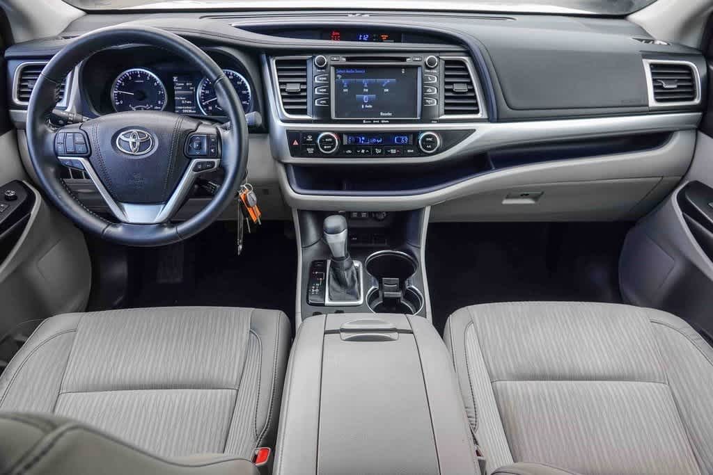 Thumbnail: 2017 Toyota Highlander - 11