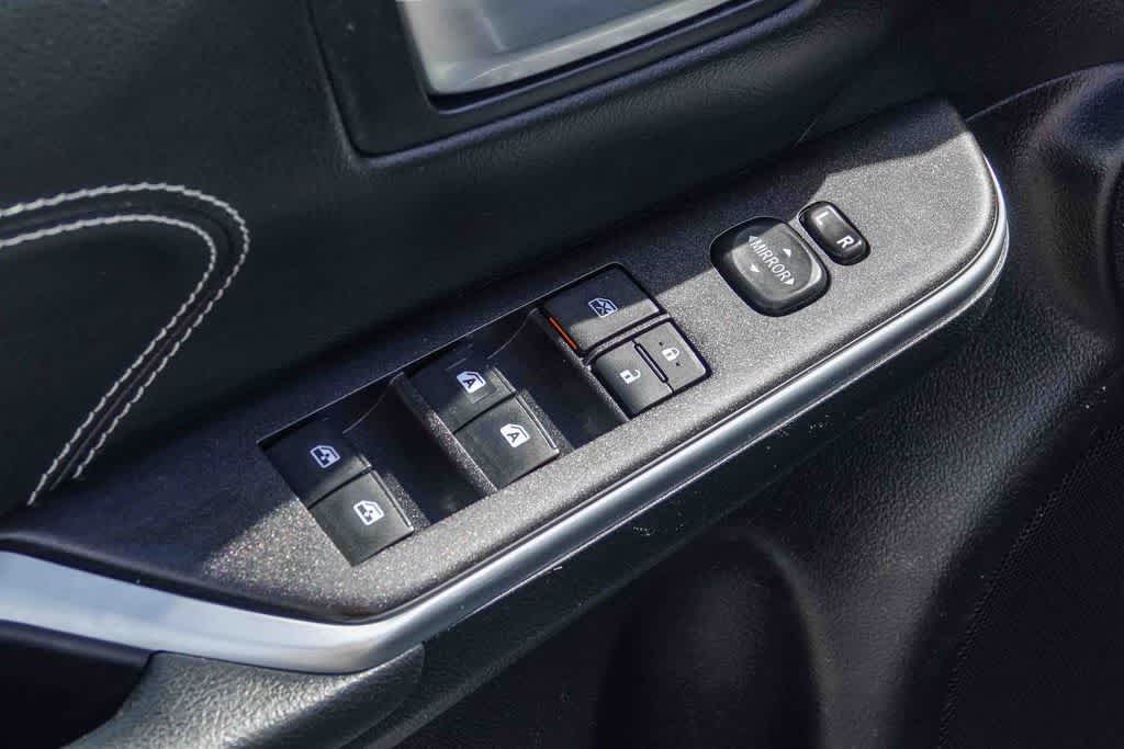 Thumbnail: 2015 Toyota Camry - 20