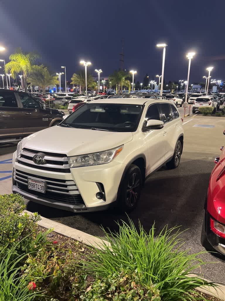 Thumbnail: 2019 Toyota Highlander - 2