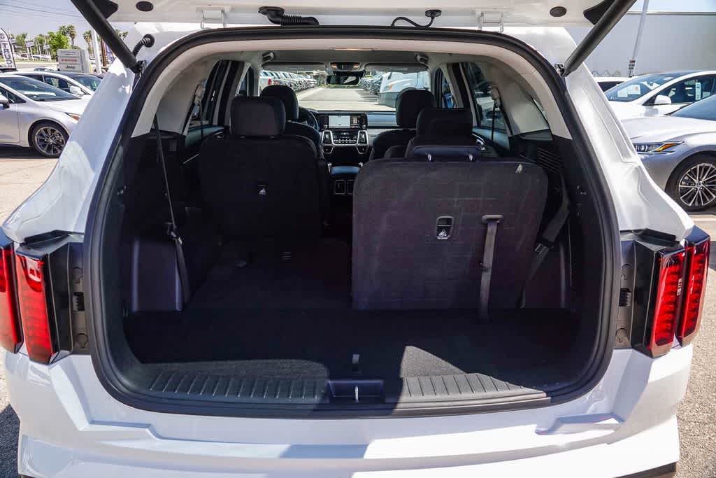 Thumbnail: 2023 Kia Sorento - 25