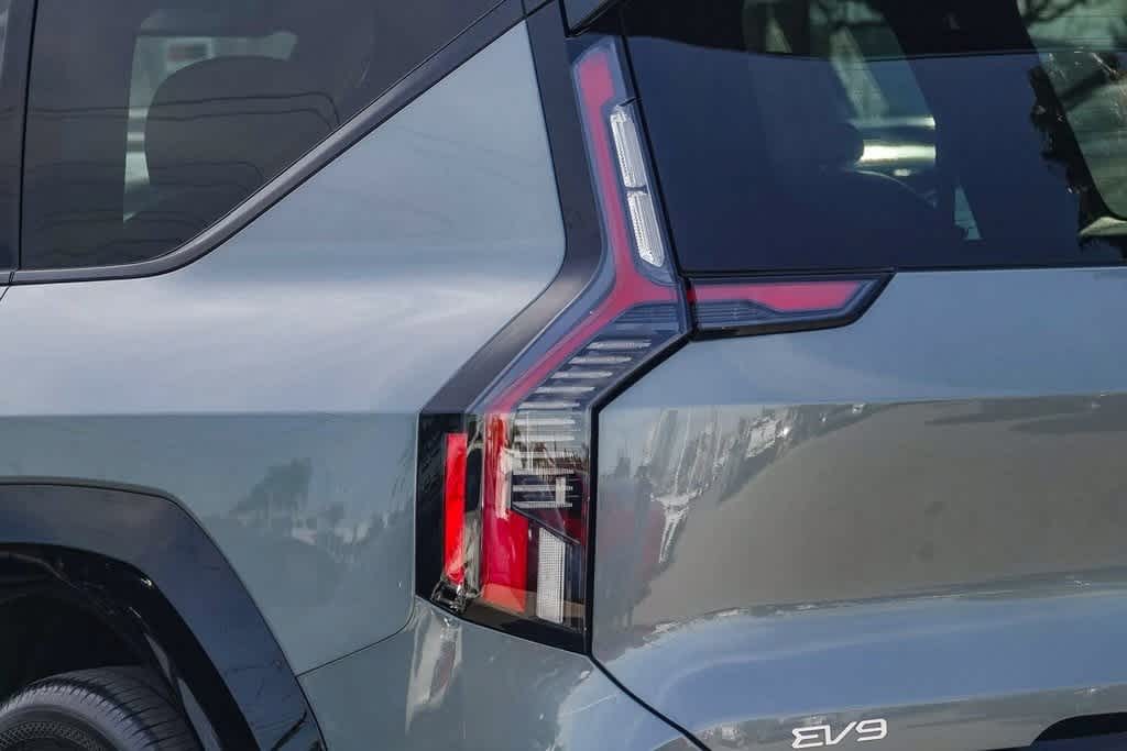 Thumbnail: 2024 Kia EV9 - 7