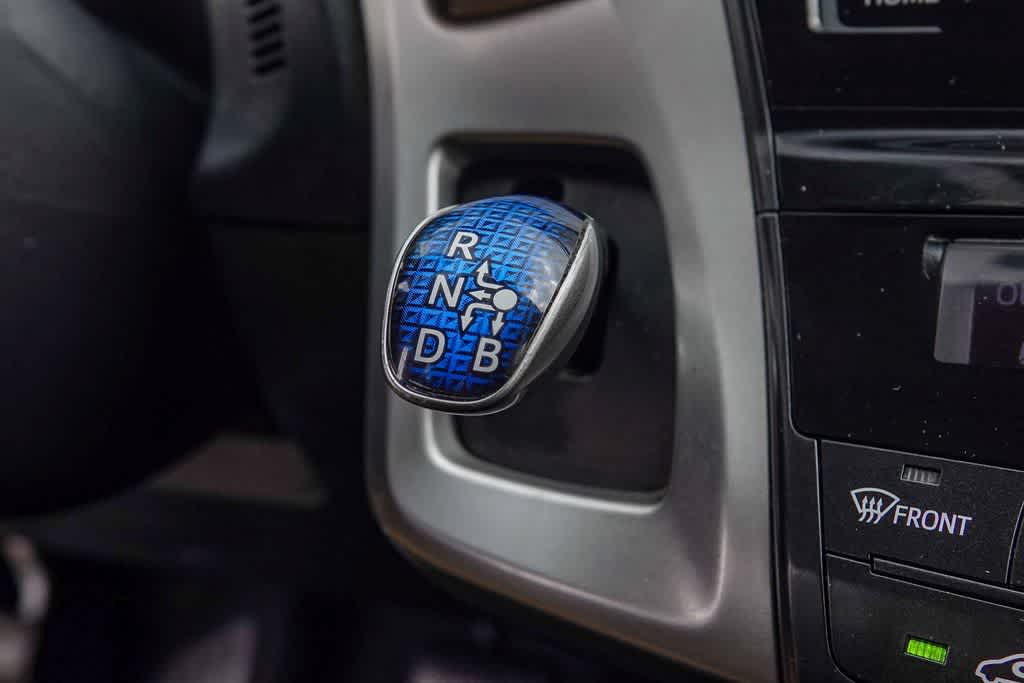 Thumbnail: 2015 Toyota Prius v - 18