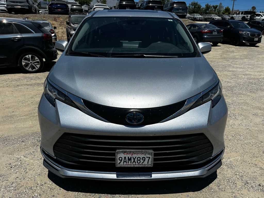 Thumbnail: 2022 Toyota Sienna - 2