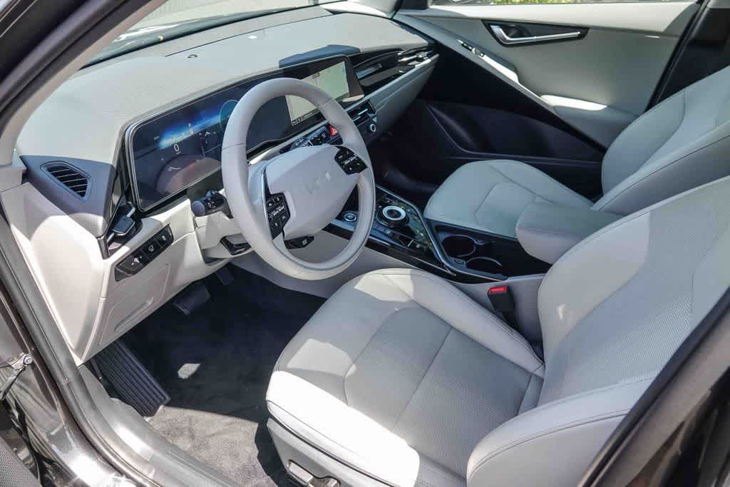 Thumbnail: 2023 Kia Niro - 16