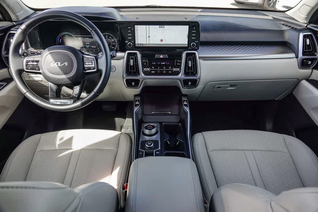 Thumbnail: 2023 Kia Sorento - 11