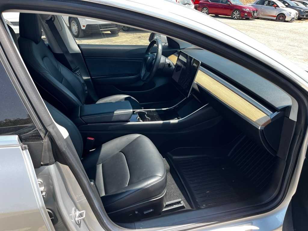 Thumbnail: 2018 Tesla Model 3 - 19
