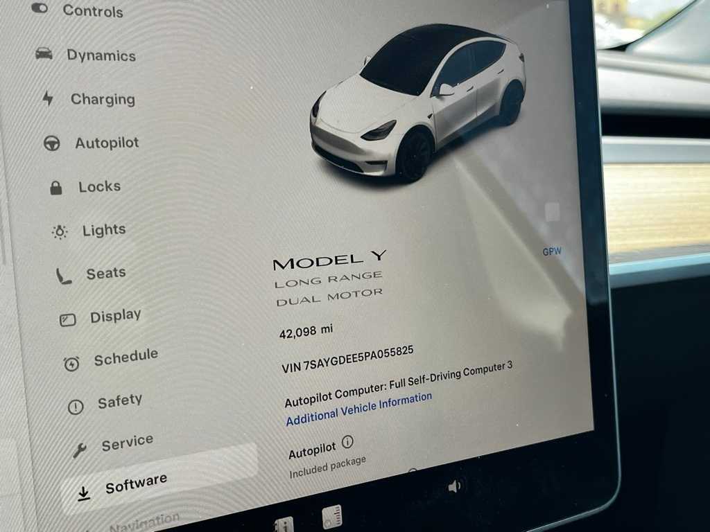 Thumbnail: 2023 Tesla Model Y - 15