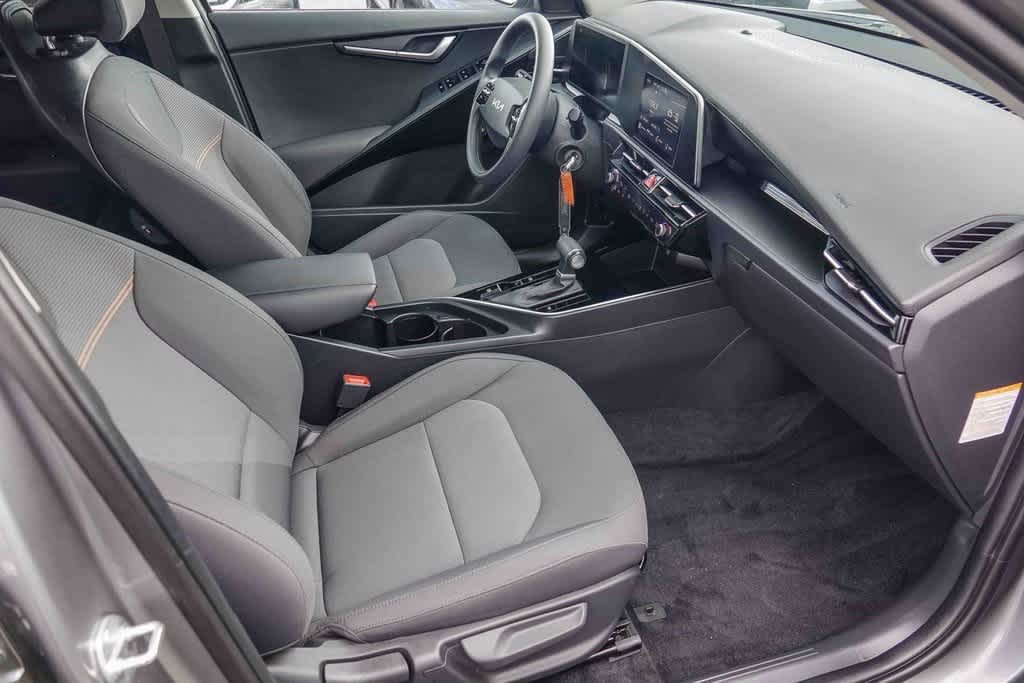 Thumbnail: 2025 Kia Niro - 15