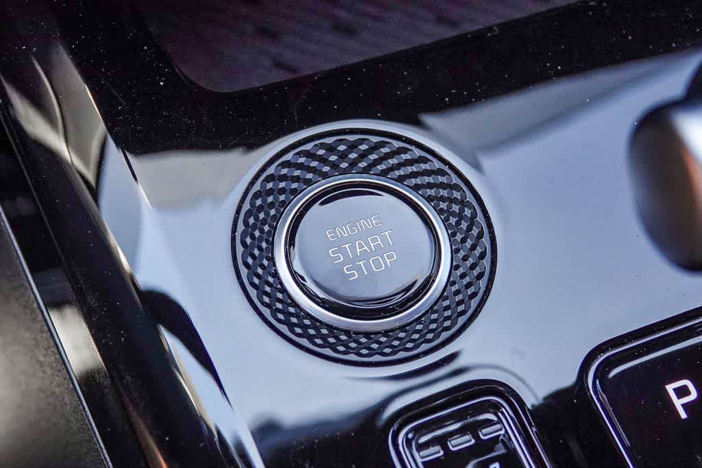 Thumbnail: 2023 Kia Niro - 21