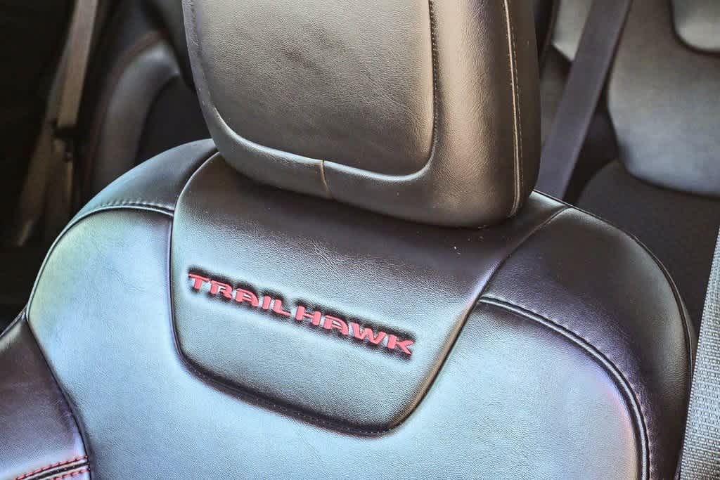 Thumbnail: 2022 Jeep Cherokee - 32