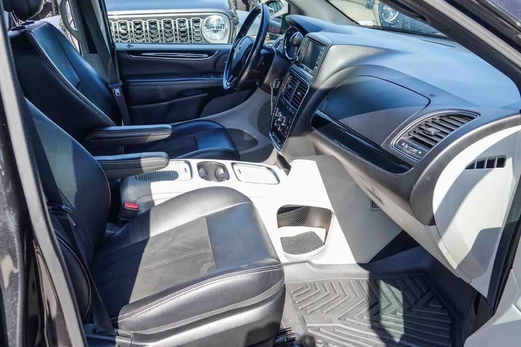 Thumbnail: 2019 Dodge Grand Caravan - 12