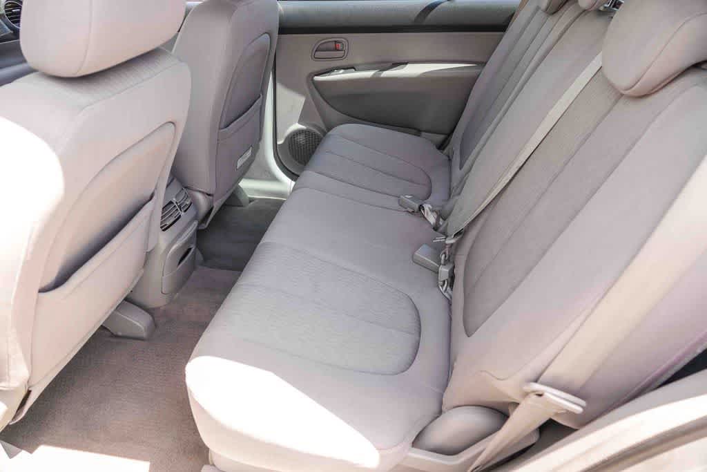 Thumbnail: 2007 Kia Rondo - 17