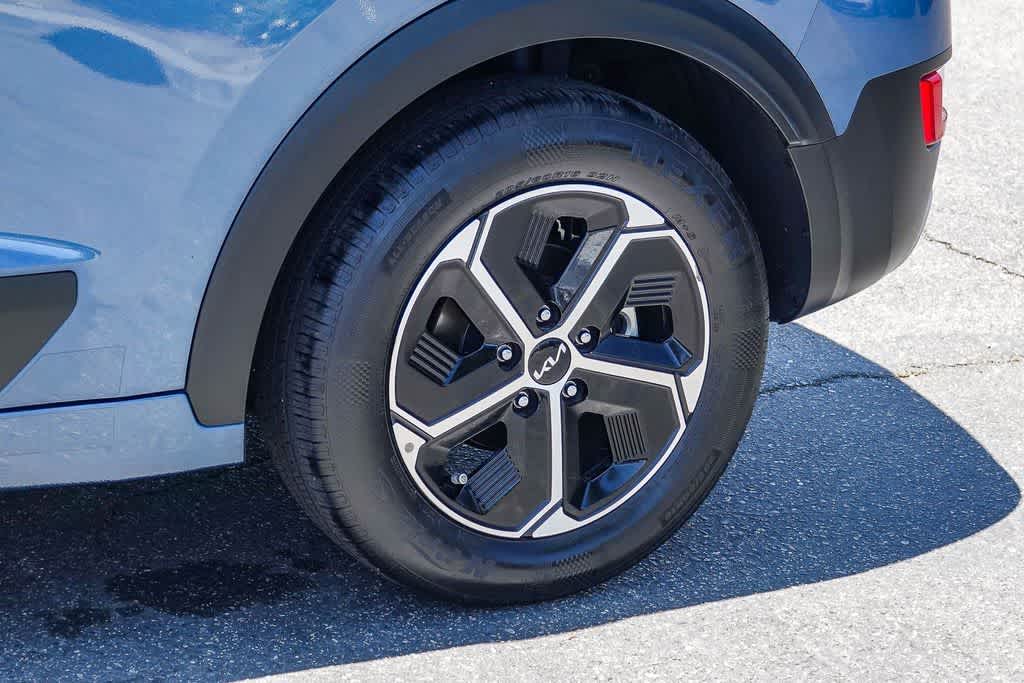 Thumbnail: 2023 Kia Niro - 10