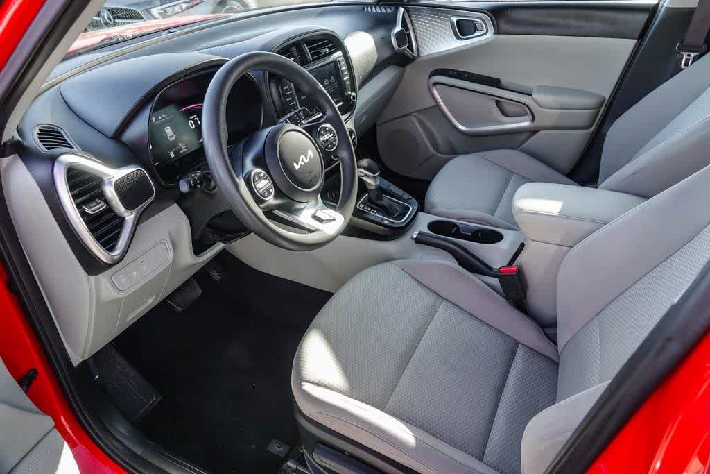 2023 Kia Soul LX - Photo 16