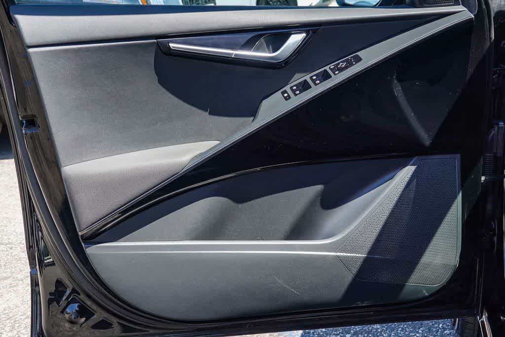 Thumbnail: 2024 Kia Niro - 18