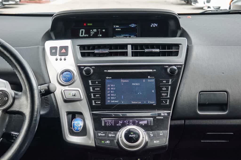 Thumbnail: 2015 Toyota Prius v - 12