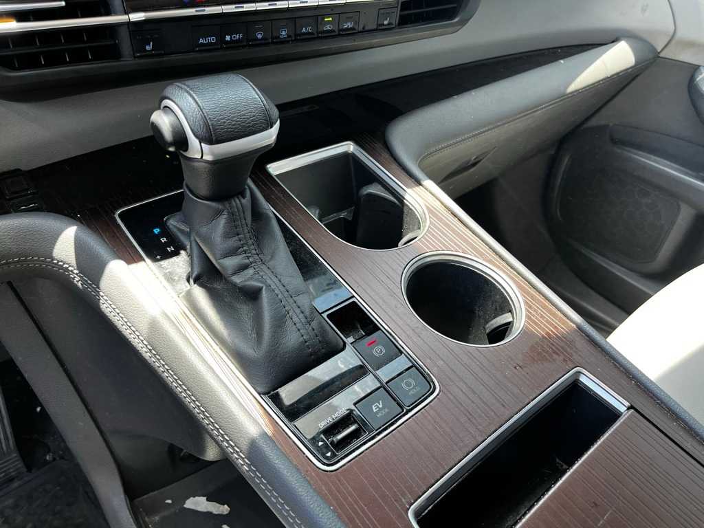 Thumbnail: 2022 Toyota Sienna - 17