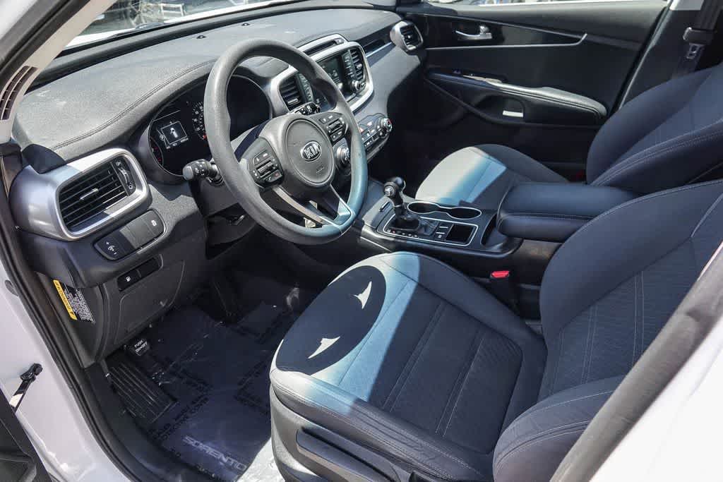 Thumbnail: 2018 Kia Sorento - 16
