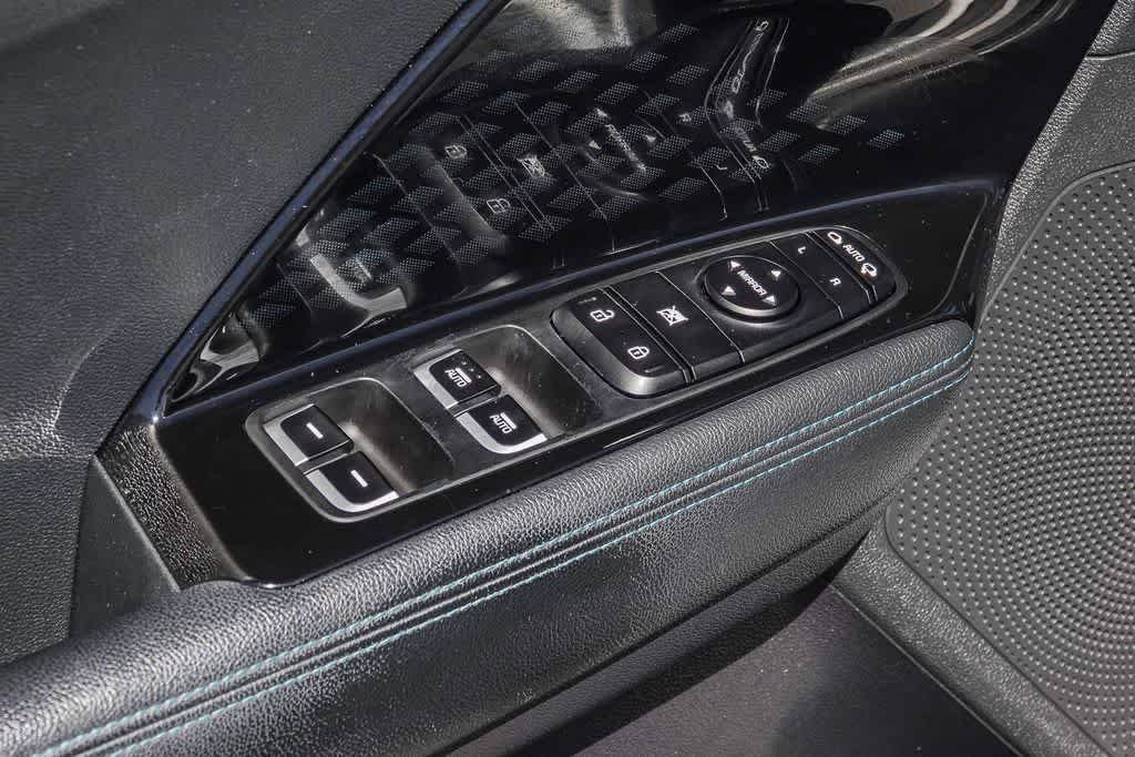 Thumbnail: 2022 Kia Niro - 20