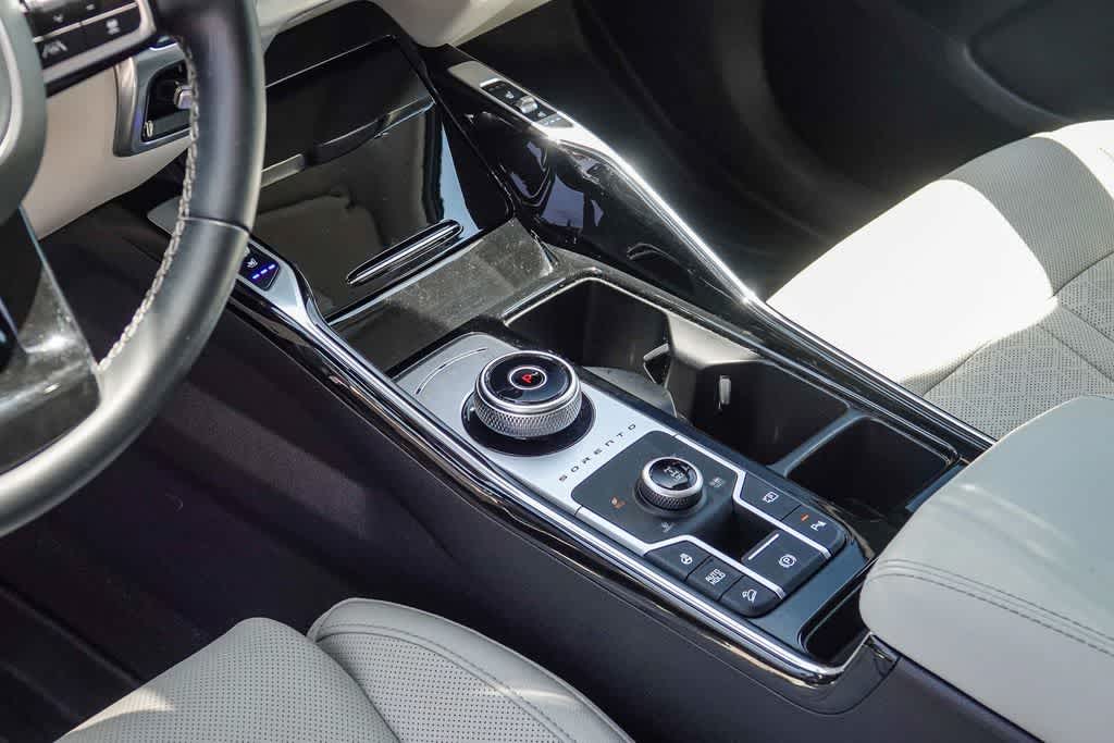 Thumbnail: 2023 Kia Sorento - 18