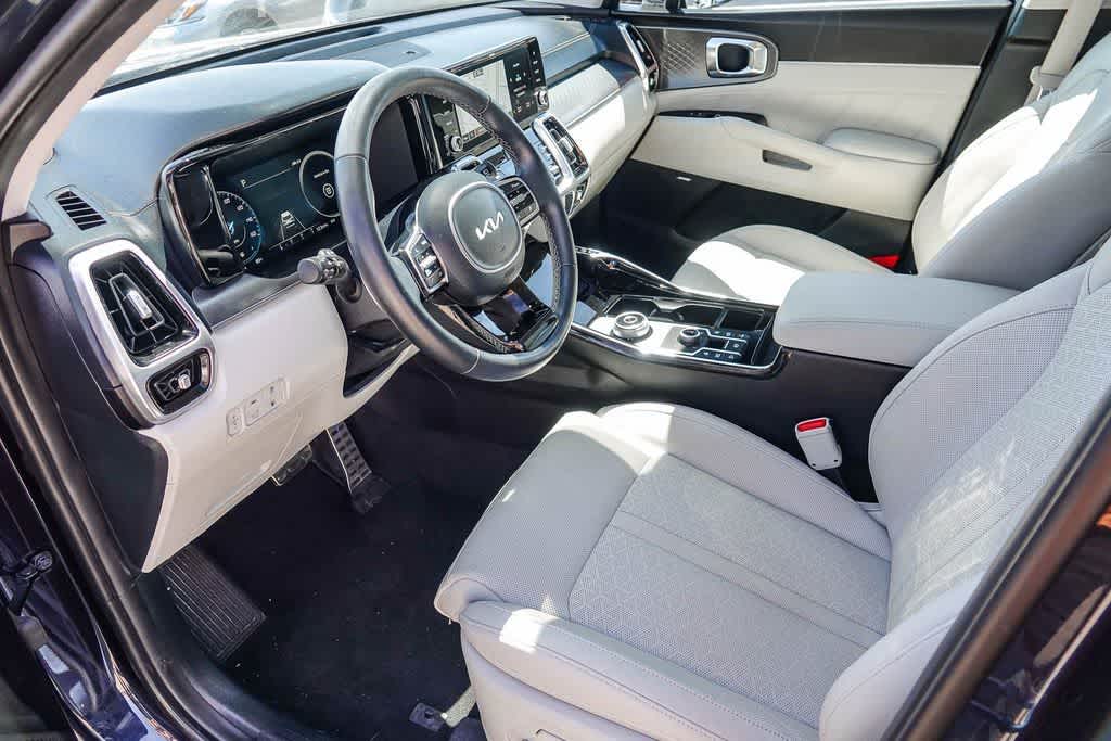 Thumbnail: 2023 Kia Sorento - 16