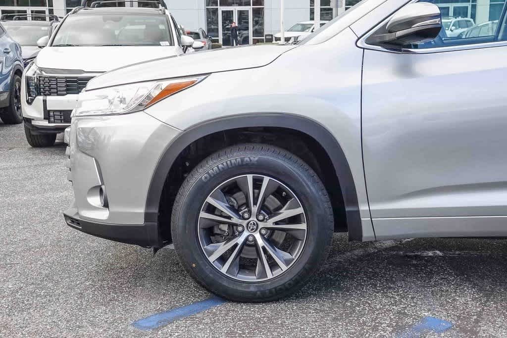 Thumbnail: 2017 Toyota Highlander - 9