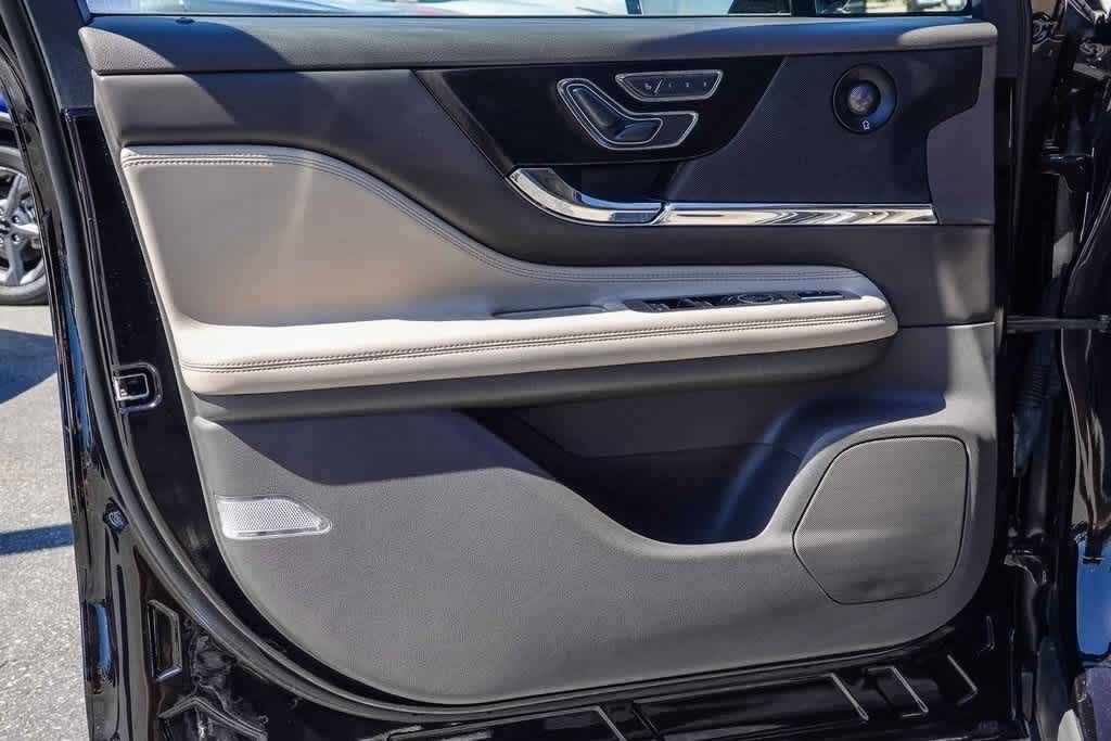 Thumbnail: 2020 Lincoln Corsair - 18