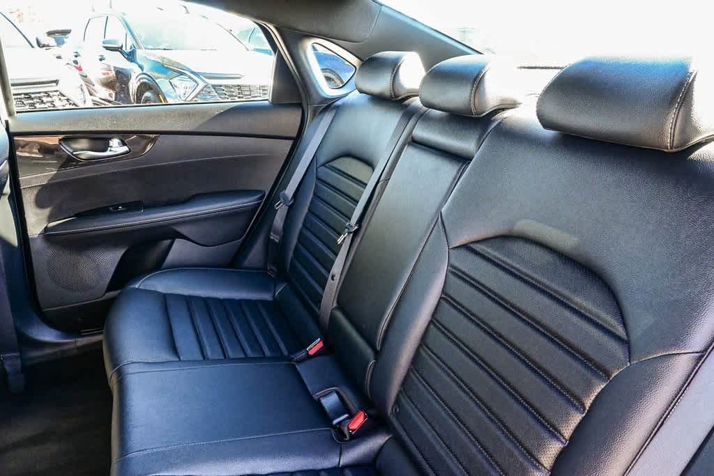 Thumbnail: 2023 Kia Forte - 18