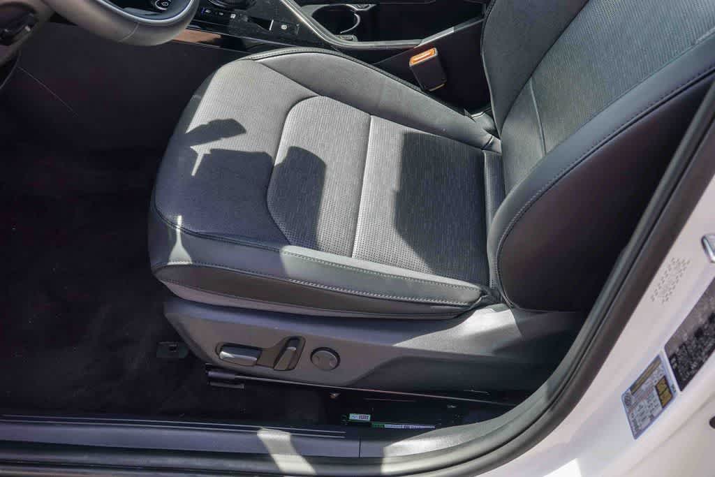 Thumbnail: 2023 Kia Niro - 20