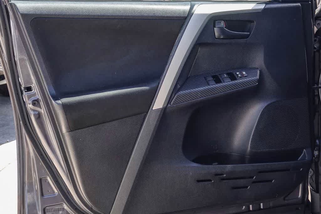 Thumbnail: 2015 Toyota RAV4 - 19