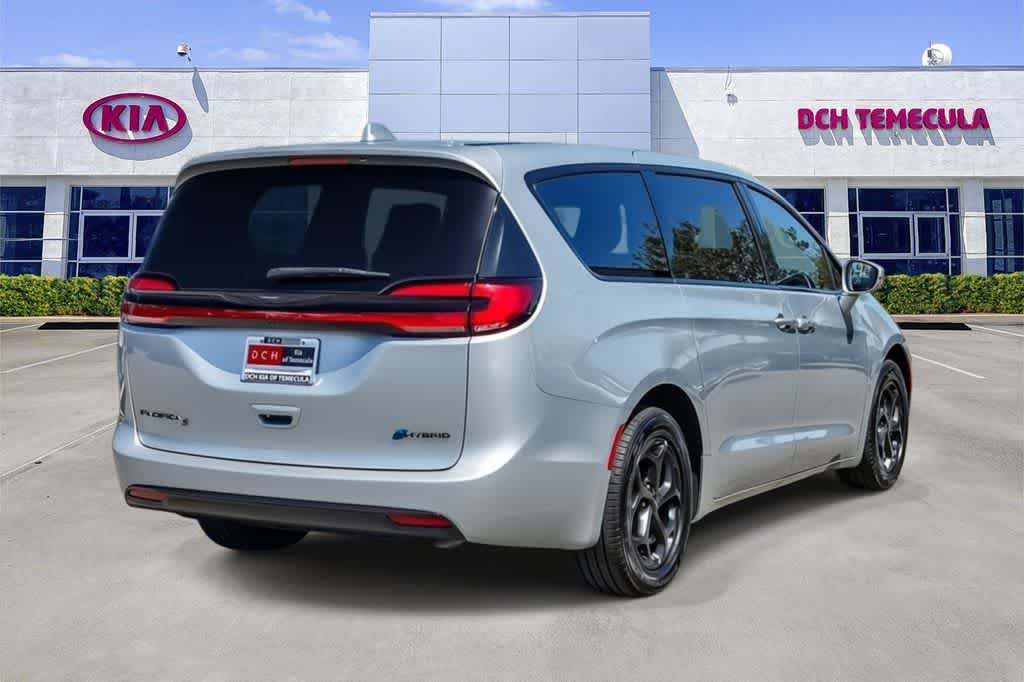 Thumbnail: 2022 Chrysler Pacifica - 4