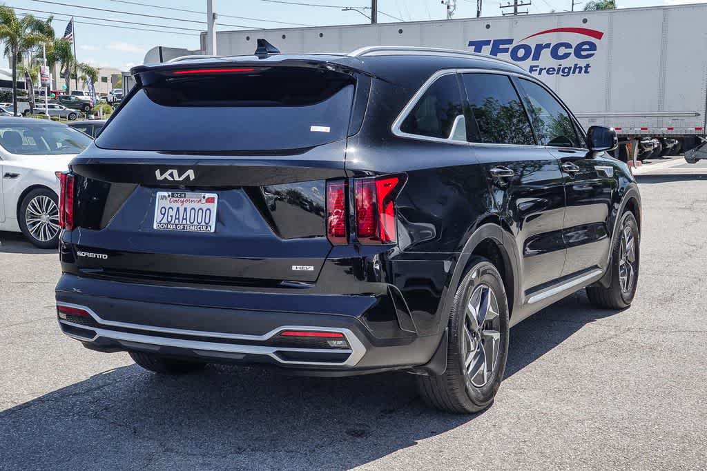 Thumbnail: 2023 Kia Sorento - 4