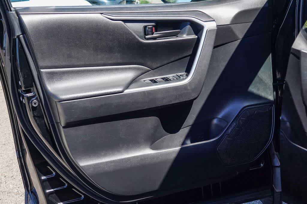 Thumbnail: 2020 Toyota RAV4 - 19