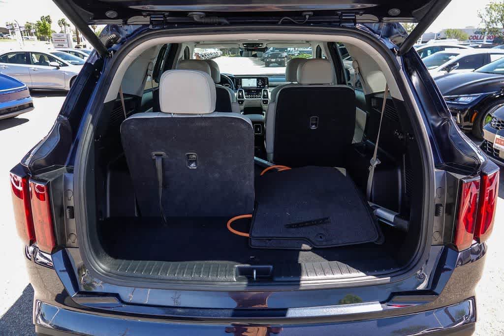 Thumbnail: 2023 Kia Sorento - 25