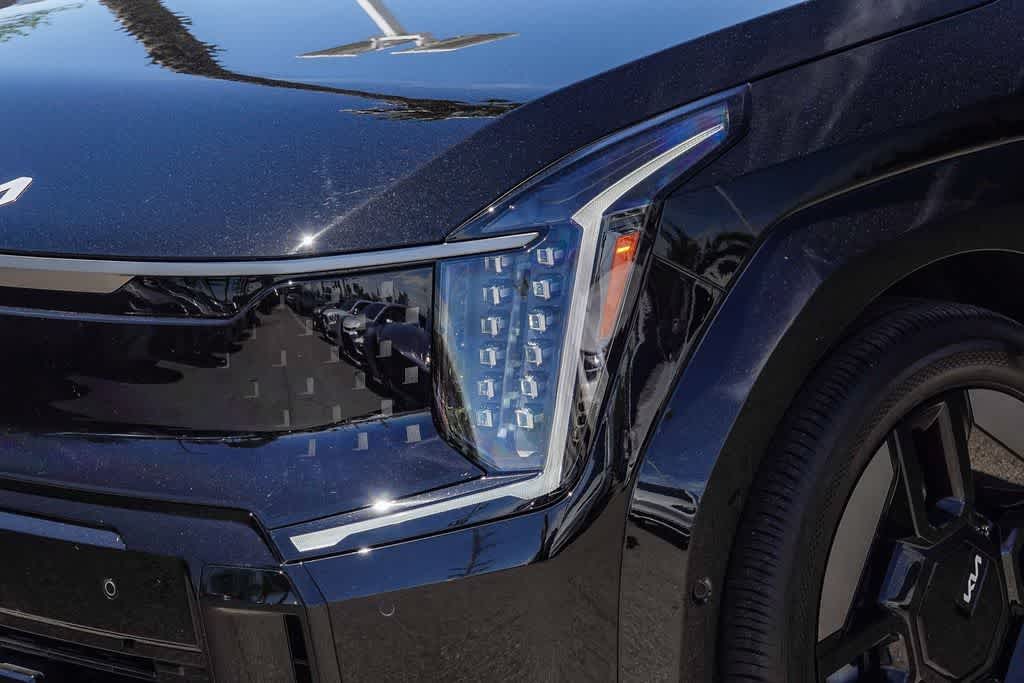 Thumbnail: 2024 Kia EV9 - 8