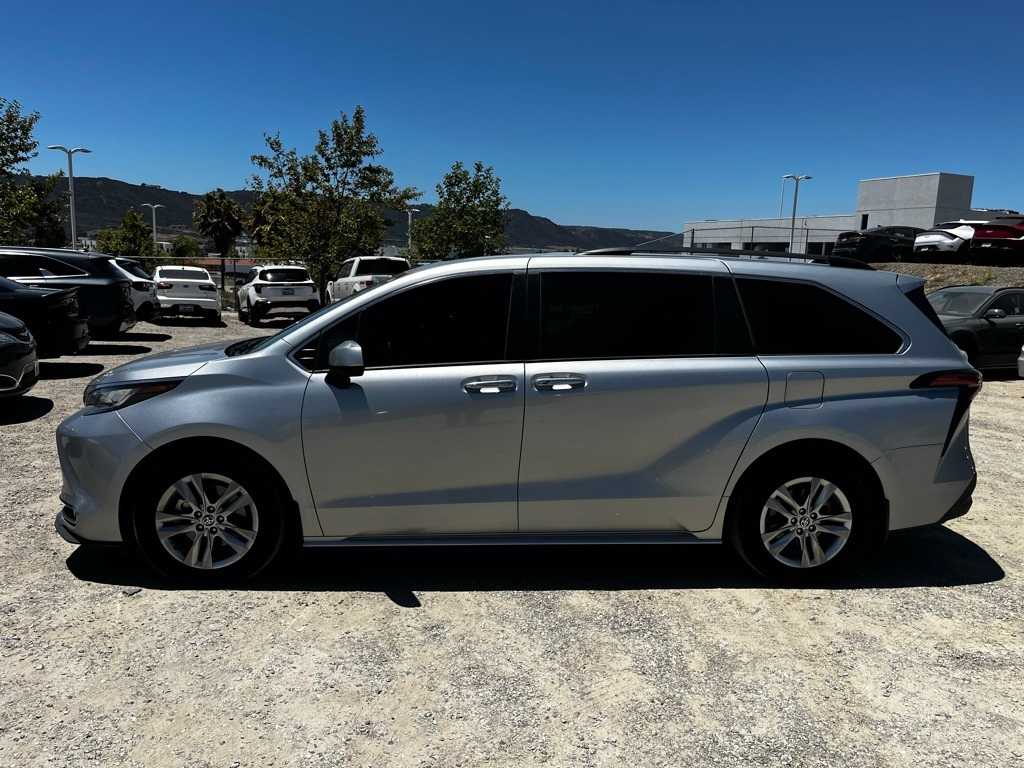 Thumbnail: 2022 Toyota Sienna - 8