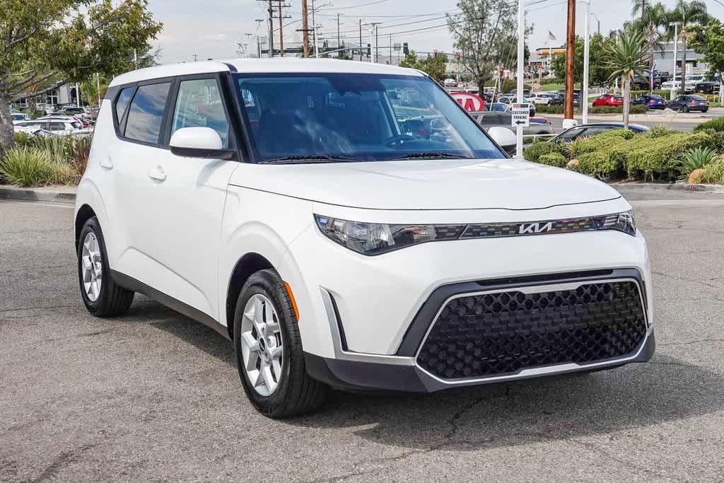 Thumbnail: 2023 Kia Soul - 3