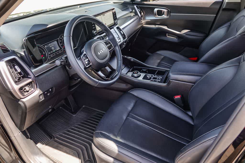 Thumbnail: 2023 Kia Sorento - 16