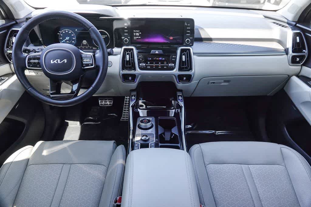 Thumbnail: 2023 Kia Sorento - 11